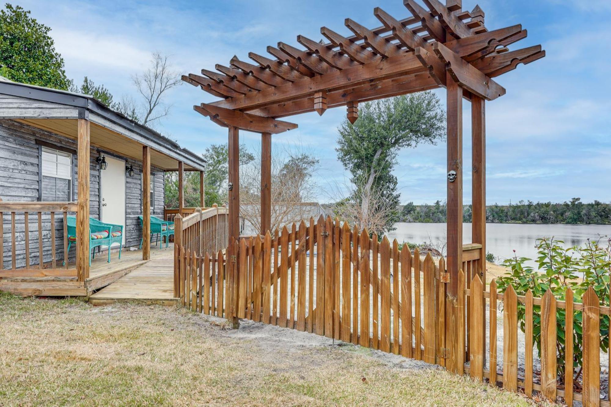 Lakefront Panama City Studio With Hot Tub Access 外观 照片